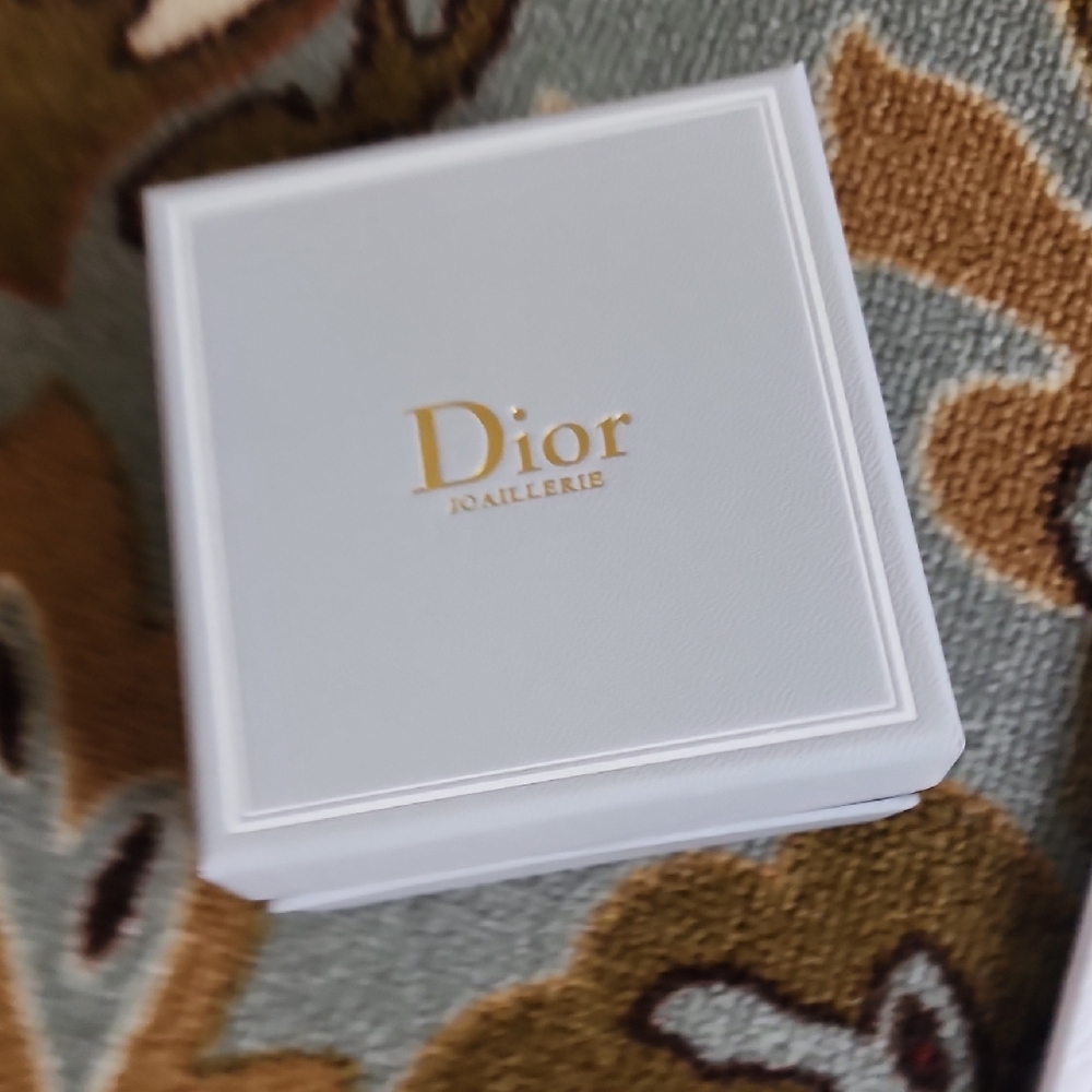 Dior White and Gold Packaging Set - Picture 10 of 17